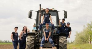 Женщины в Николаевской области осваивают профессию трактористок