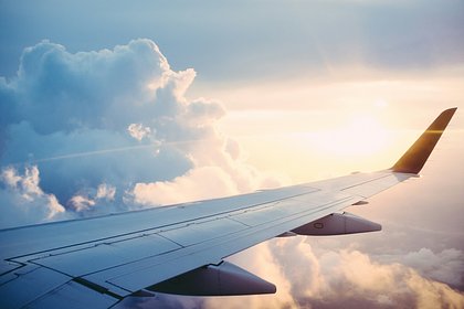 Самолёт с 184 пассажирами на борту потерял герметичность на высоте 10 тысяч метров. Что известно о происшествии?